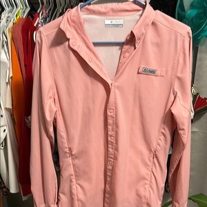 Columbia Pink Button Down Shirt with Notched Collar and Fitted Style